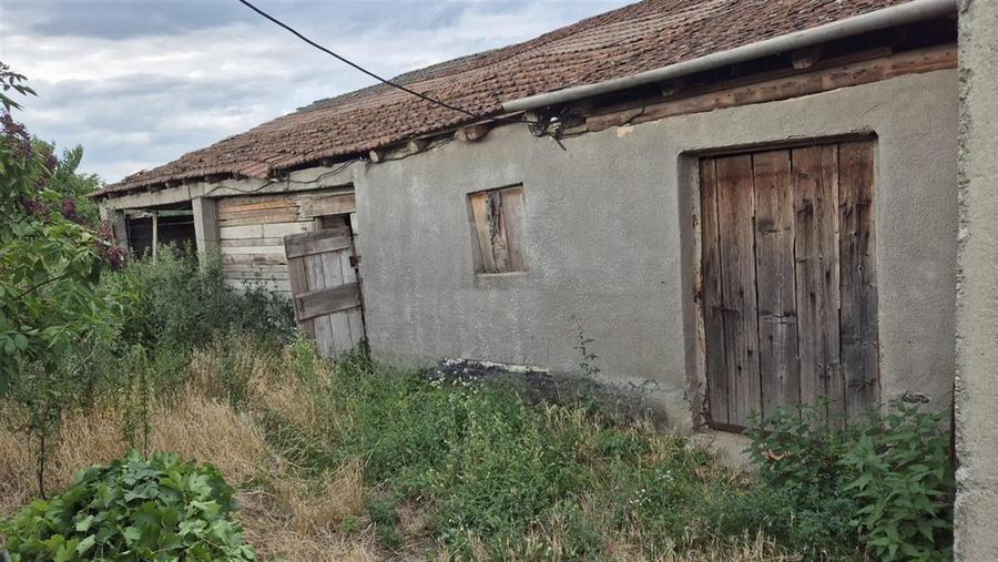 Casă individuală cu 4 camere cu Teren 1993 Mp în Cheresig