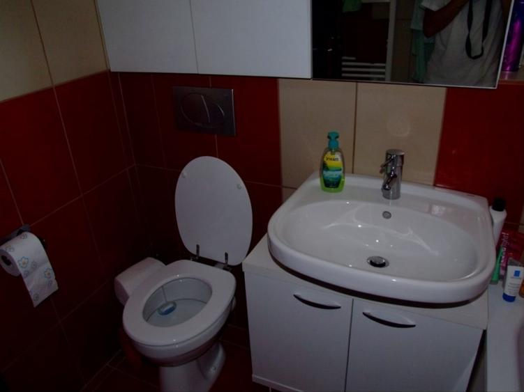 Apartament cu 2 camere decomandat, mobilat în Titan