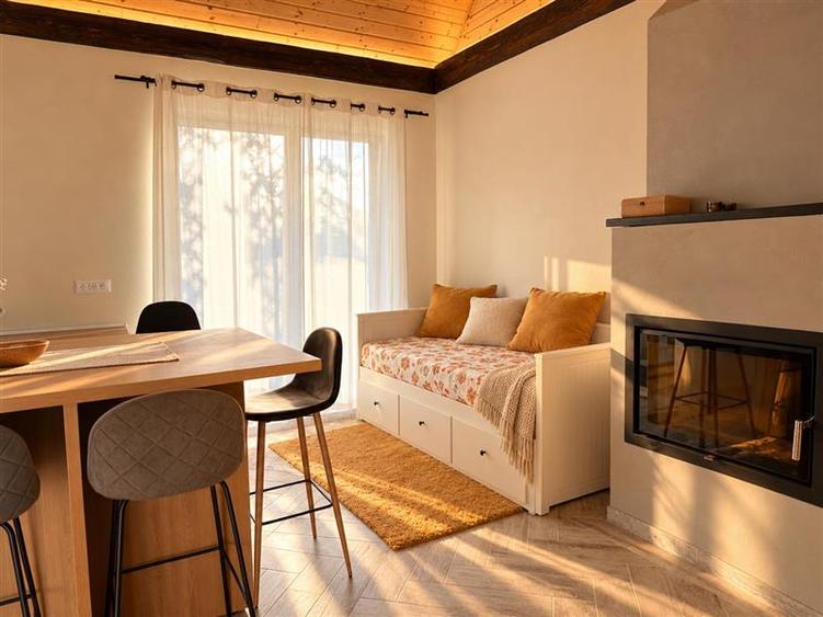 Casă individuală cu 3 camere cu Teren 2216 Mp în Exterior Est