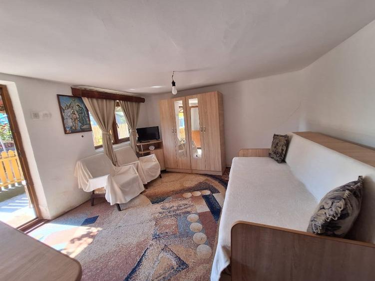 Casă cu 5 camere cu Teren 2724 Mp în Recea