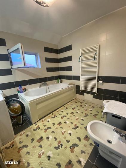 Casă cu 4 camere cu Teren 120 Mp în Florești