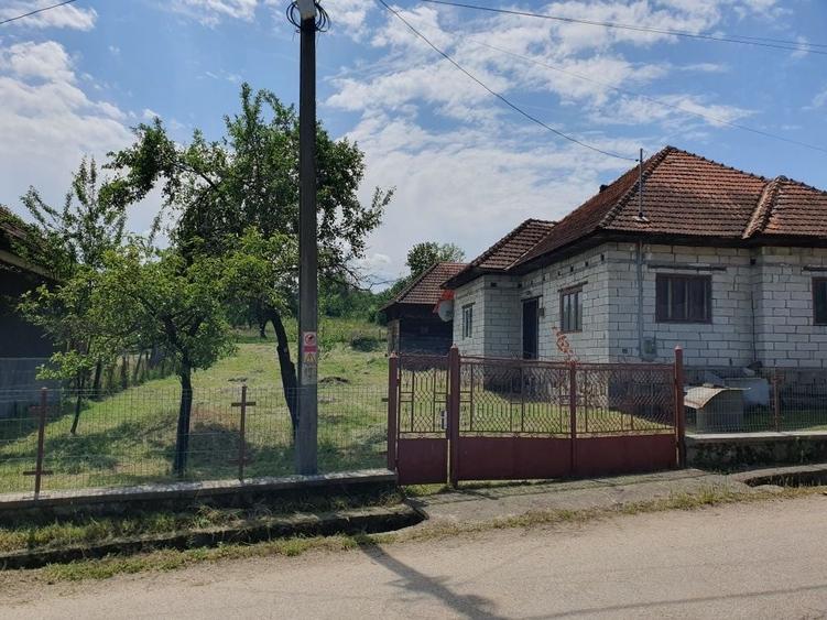 Casă cu 4 camere în Obârșa