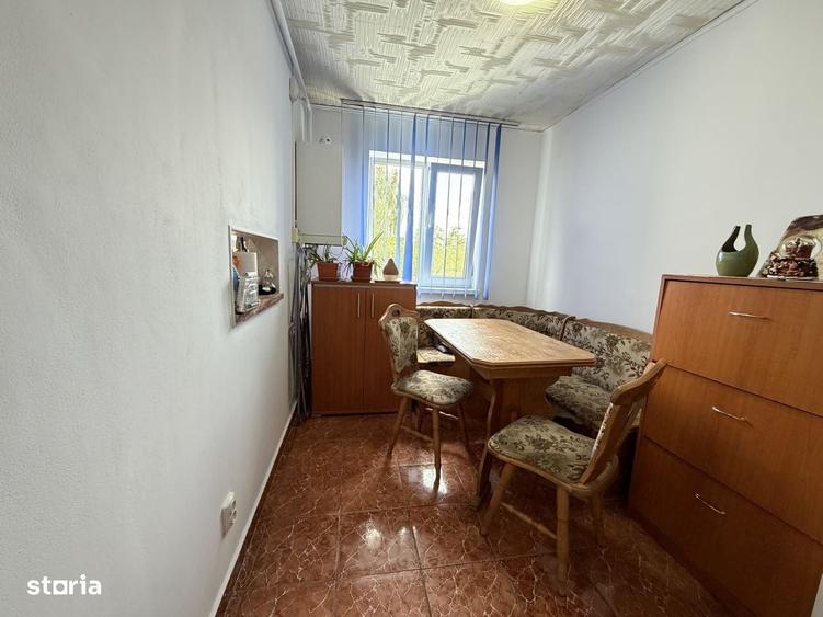 Apartament cu 3 camere semidecomandat în Gemenii