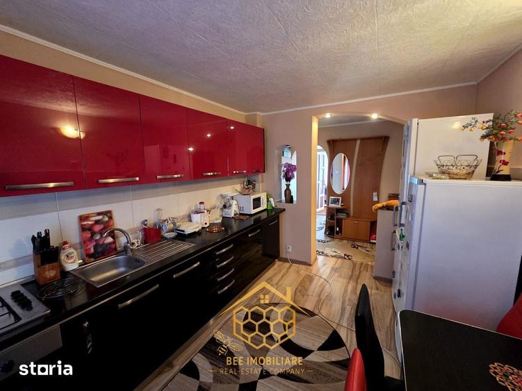 Apartament cu 3 camere in zona centrala - Filiasi - 2