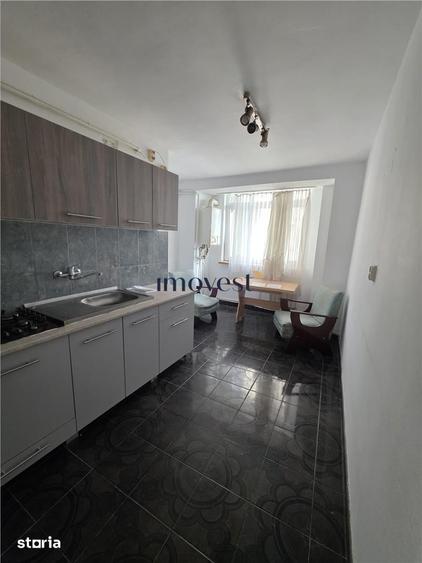 Apartament cu 3 camere decomandat în Soarelui
