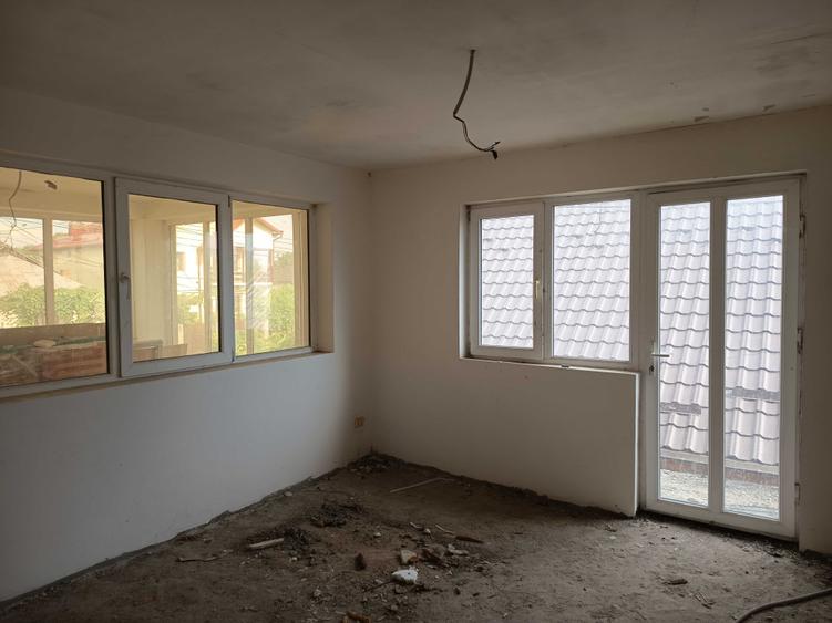 Apartament cu 3 camere decomandat în Bănești