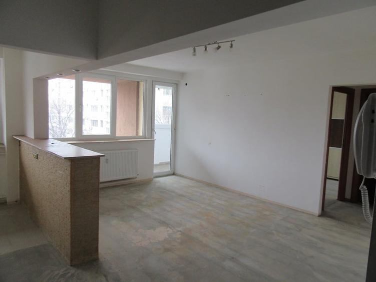 Apartament cu 2 camere semidecomandat în Baba Novac