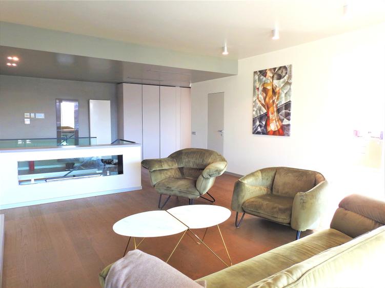 Apartament cu 4 camere decomandat, mobilat în Iancu Nicolae