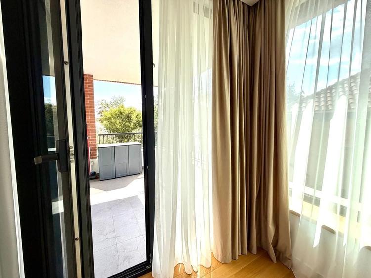 Apartament cu 3 camere, mobilat în Iancu Nicolae