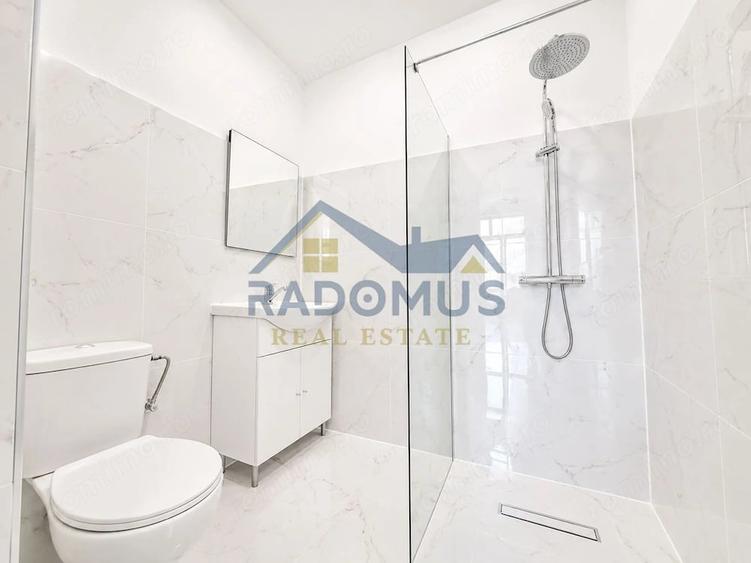 Casă cu 10 camere cu Teren 232 Mp în Ultracentral