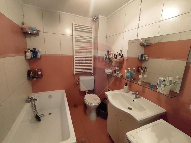 Apartament cu 3 camere decomandat în Lazaret
