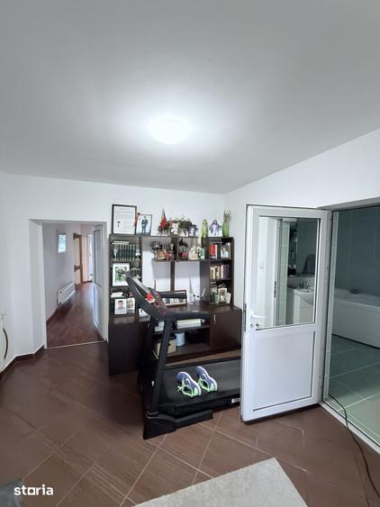 Casă cu 4 camere cu Teren 1600 Mp în Central