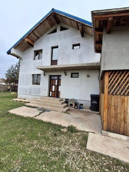Casă cu 4 camere în Central