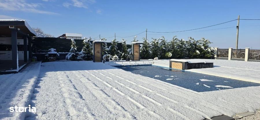 Casă cu 7 camere cu Teren 1500 Mp în Sânmartin