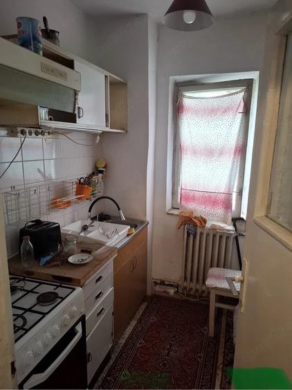 Apartament cu 3 camere decomandat în Exterior Vest