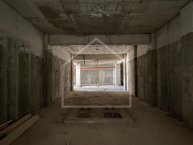 Apartament cu 4 camere decomandat în Băneasa