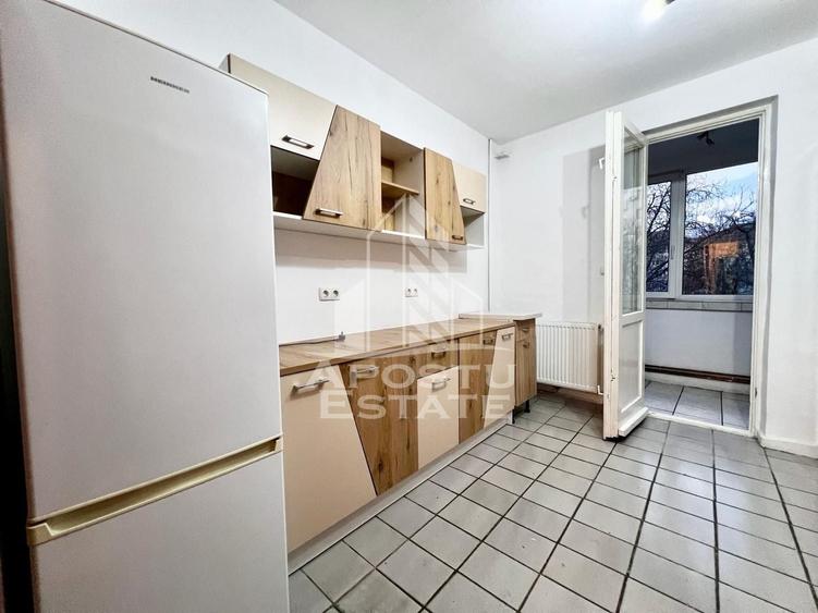 Apartament cu 2 camere semidecomandat, mobilat în Circumvalațiunii