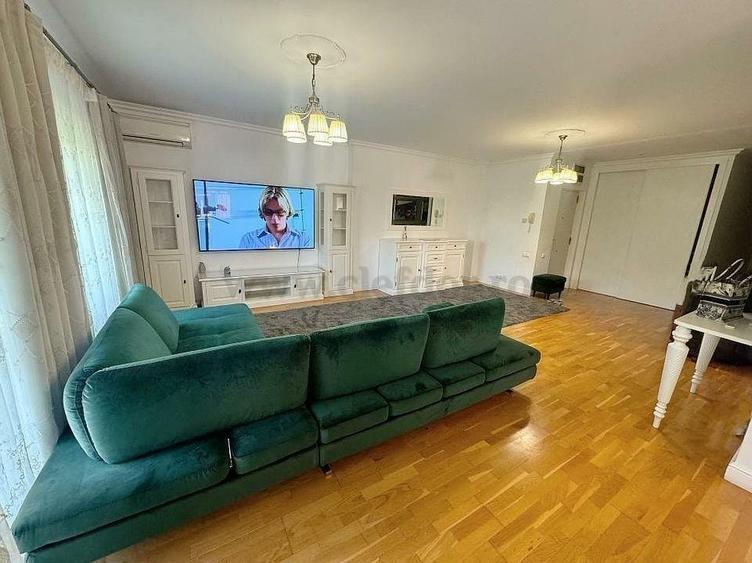 Apartament cu 4 camere decomandat în Pipera