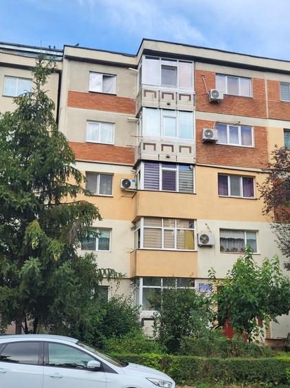 Apartament cu 2 camere decomandat în Eremia