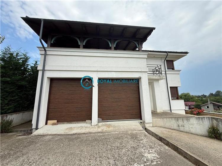 Casă individuală cu 4 camere cu Canalizare în Bucov