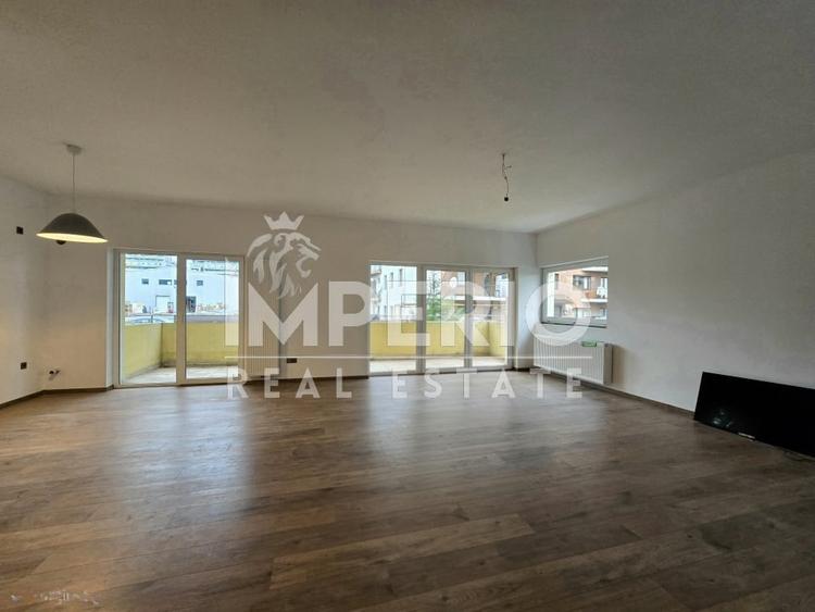 Apartament cu 3 camere semidecomandat, mobilat în Bună Ziua