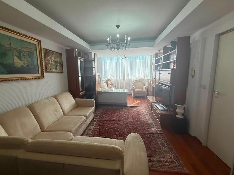 Apartament cu 2 camere decomandat, mobilat în Titan