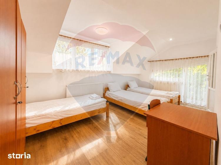 Casă cu 9 camere cu Teren 472 Mp în CFR