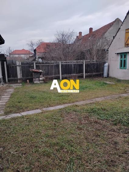 Casă individuală cu 2 camere cu Canalizare în Central