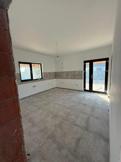 Casă individuală cu 5 camere cu Teren 520 Mp în Tărtășești