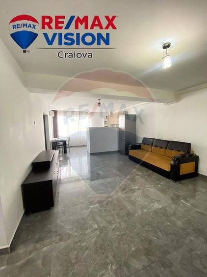 Apartament cu 3 camere decomandat, mobilat în George Enescu