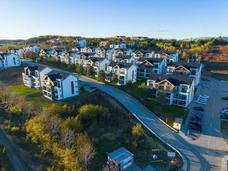 Apartament cu 3 camere semidecomandat în Vest