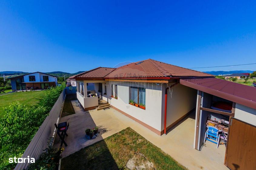Casă cu 4 camere cu Teren 600 Mp în Recea
