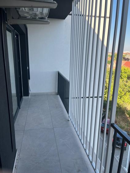 Apartament cu 3 camere semidecomandat în Fratelia