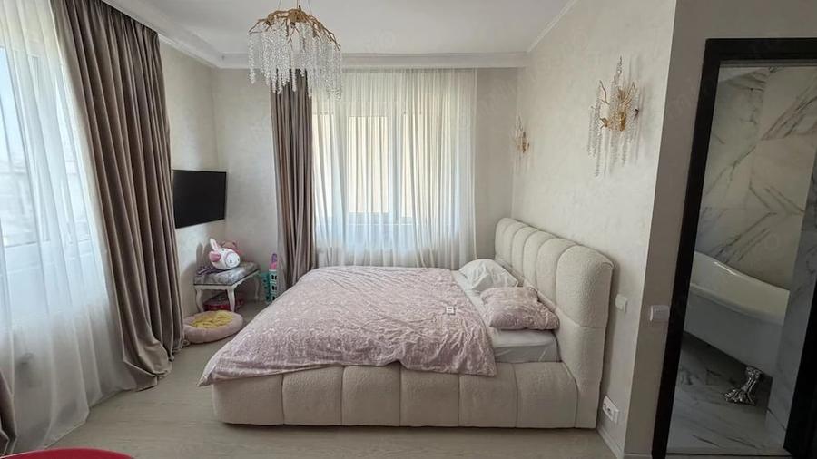 Casă cu 5 camere cu Teren 172 Mp în Roșu