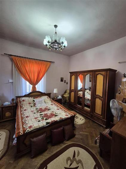 Casă individuală cu 5 camere cu Canalizare în Nord-Est