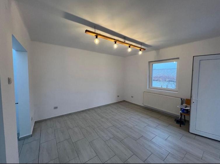 Casă cu 2 camere cu Teren 58 Mp în Șelimbăr