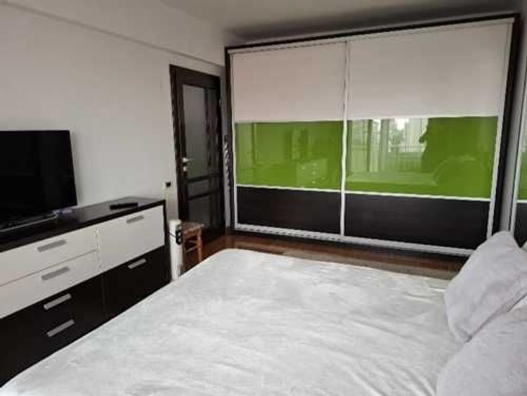 Apartament cu 3 camere decomandat în Nufărul