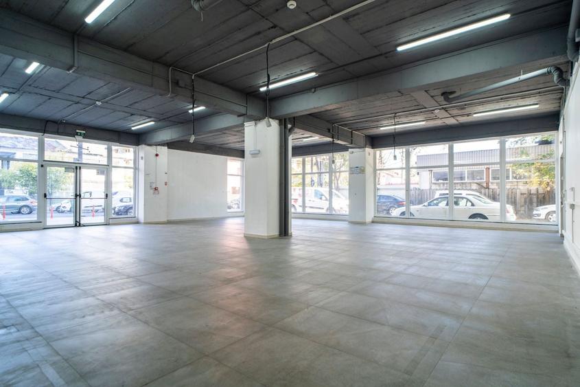 Spațiu comercial, de 280 mp, în Militari
