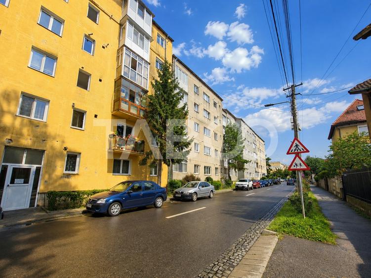 Apartament cu 2 camere nedecomandat, mobilat în Vasile Aaron