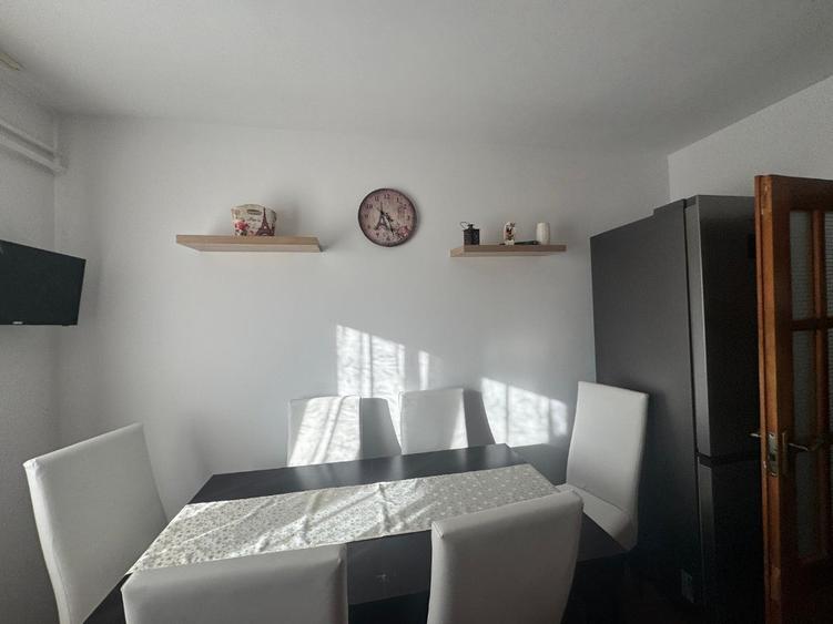 Apartament cu 3 camere decomandat în Paltiniș