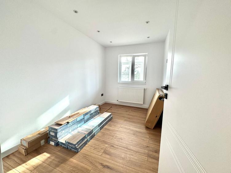 Apartament cu 3 camere, decomandat, etajul 3/4, zona Alexandru cel Bun - 7