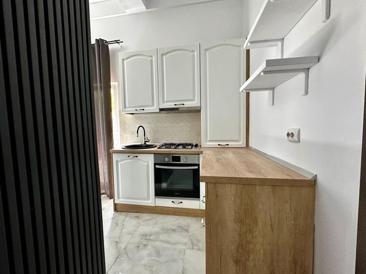 Apartament cu 3 camere semidecomandat, mobilat în Dâmbul Rotund