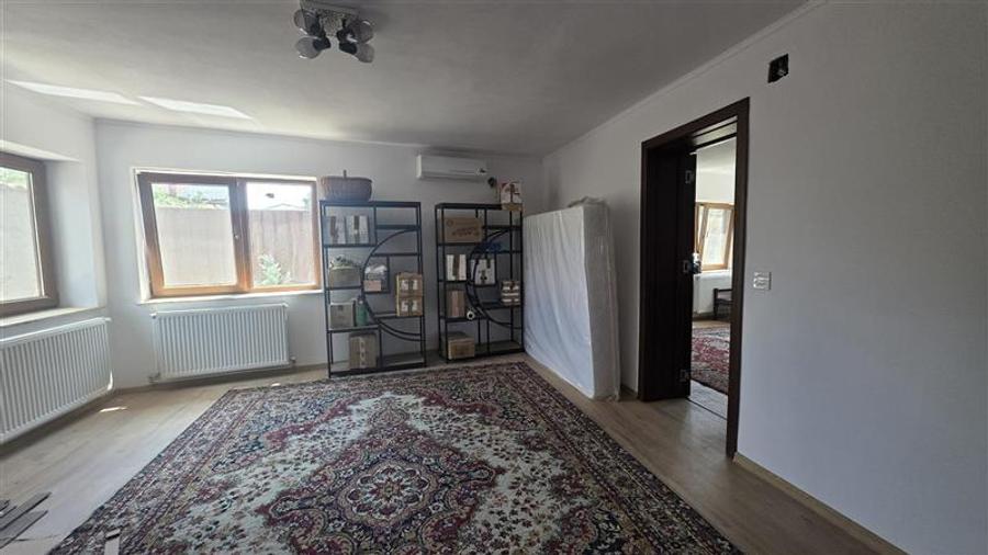 Casă individuală cu 6 camere cu Teren 341 Mp în 1 Mai