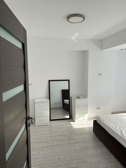 Apartament cu 2 camere semidecomandat, mobilat în Tomis Nord