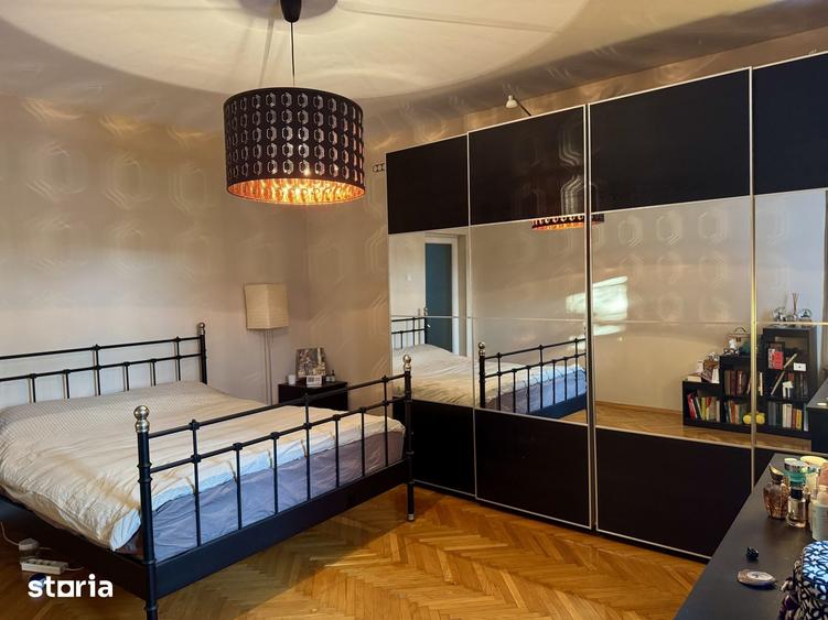 Apartament cu 4 camere decomandat în Pajura