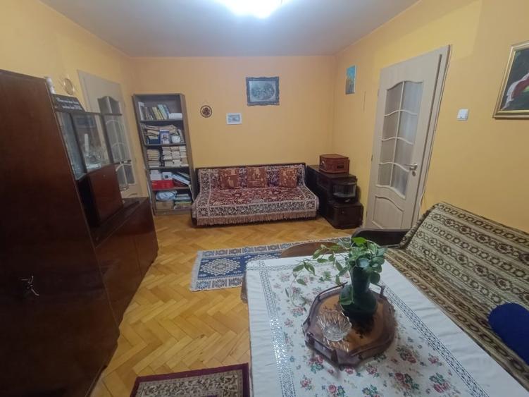 Apartament cu 2 camere semidecomandat, mobilat în Dumbrava 2