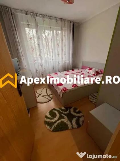 Apartament cu 3 camere semidecomandat în Giurgiului