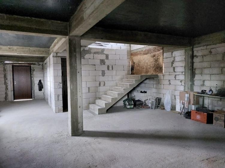 Casă cu 4 camere în Valea Adâncă