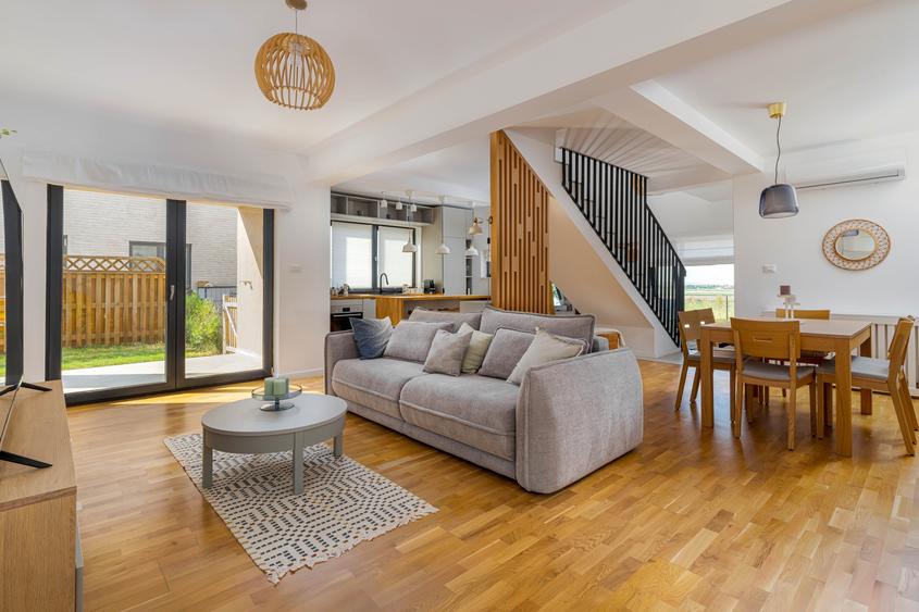 Duplex cu 4 camere cu Piscina în Poșta