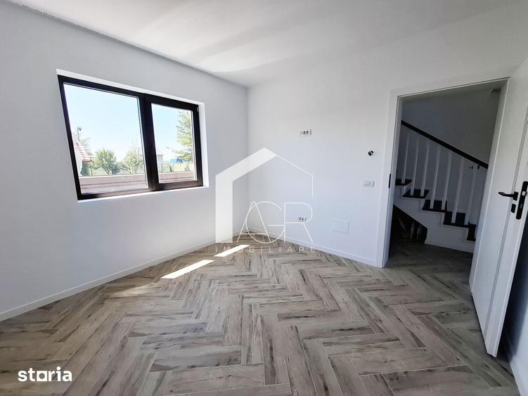 Casă cu 5 camere cu Teren 325 Mp în Păulești